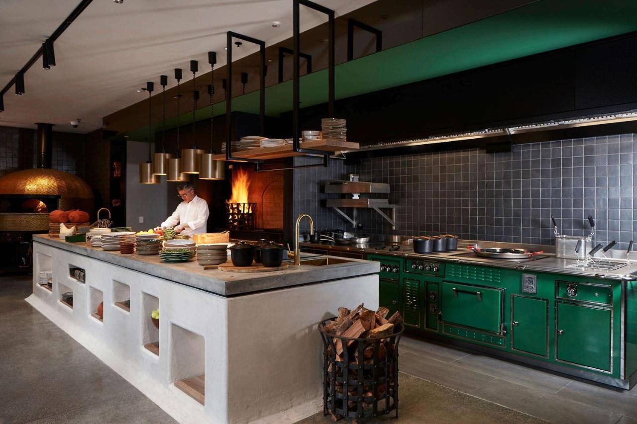 ホテル Qt オークランド エクステリア 写真 The kitchen at the restaurant