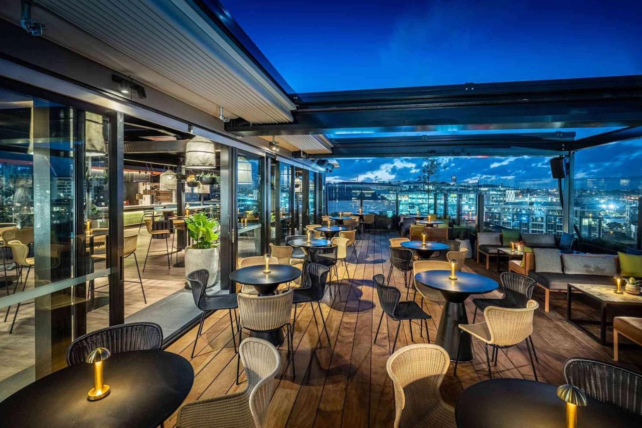 ホテル Qt オークランド エクステリア 写真 The rooftop bar at the hotel