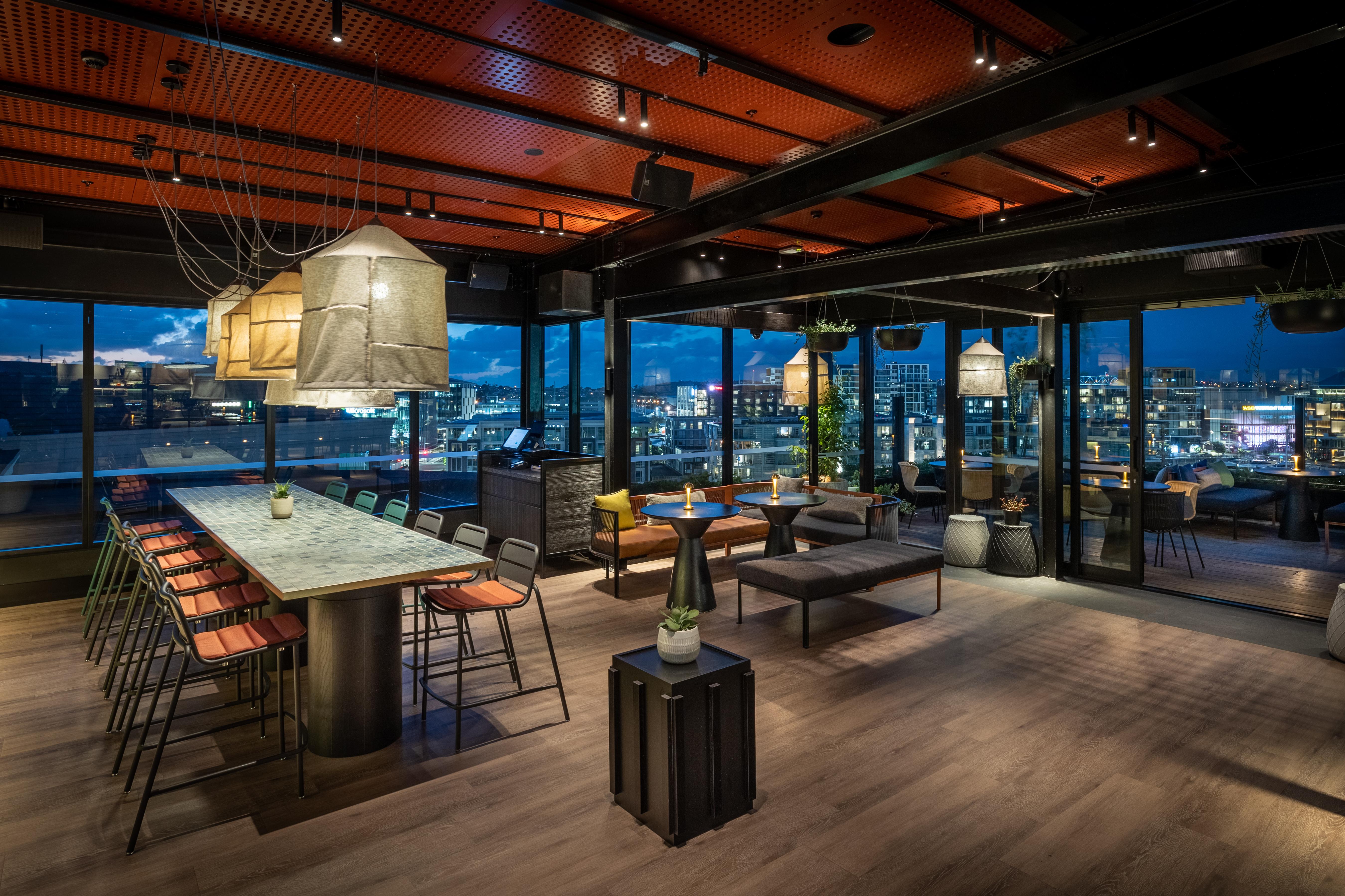 ホテル Qt オークランド エクステリア 写真 The rooftop bar at the Standard East Village