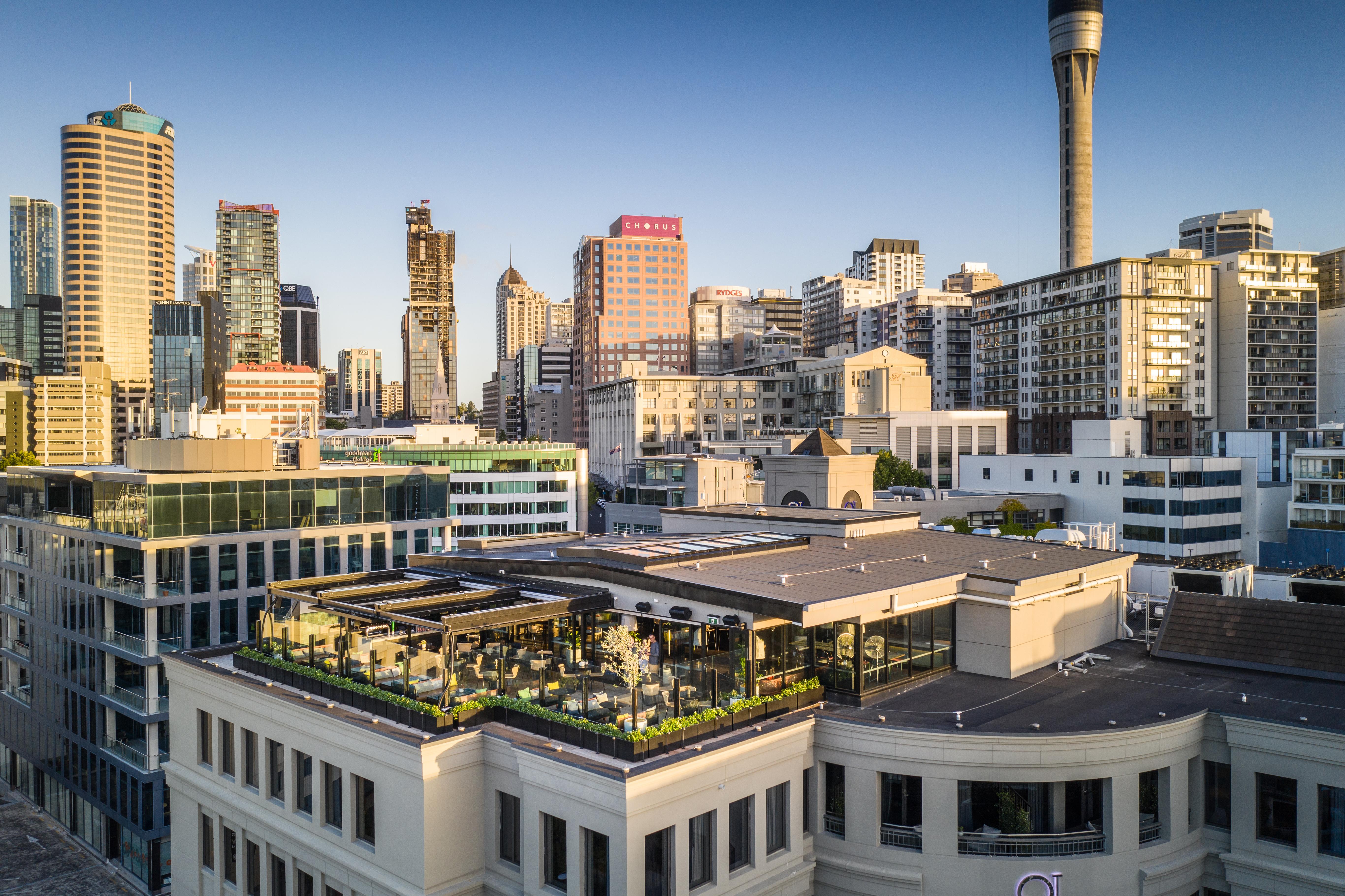 ホテル Qt オークランド エクステリア 写真 The rooftop bar at the Standard